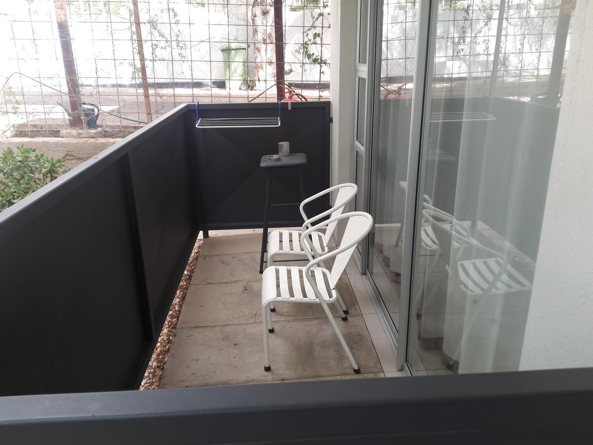 Отель Suiderhof Self-Catering Виндхук Экстерьер фото