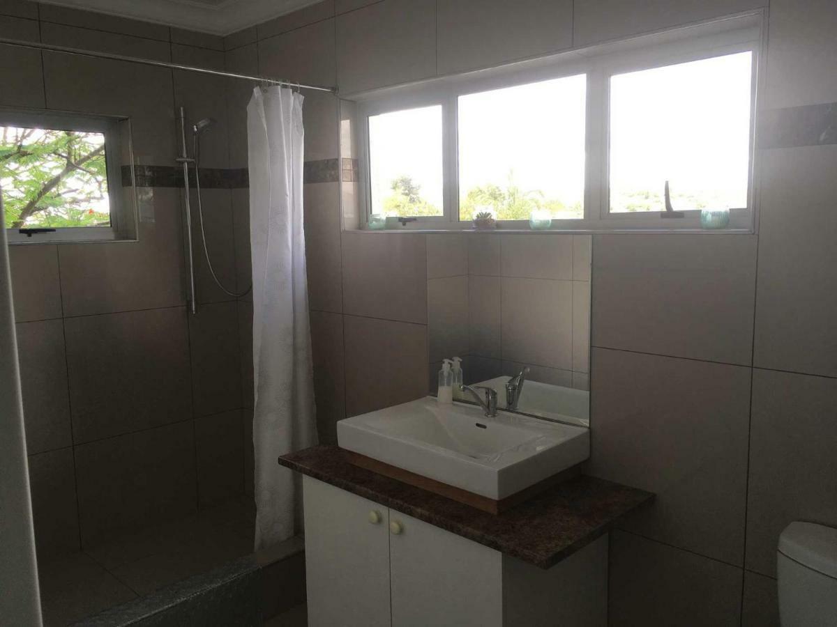 Отель Suiderhof Self-Catering Виндхук Экстерьер фото