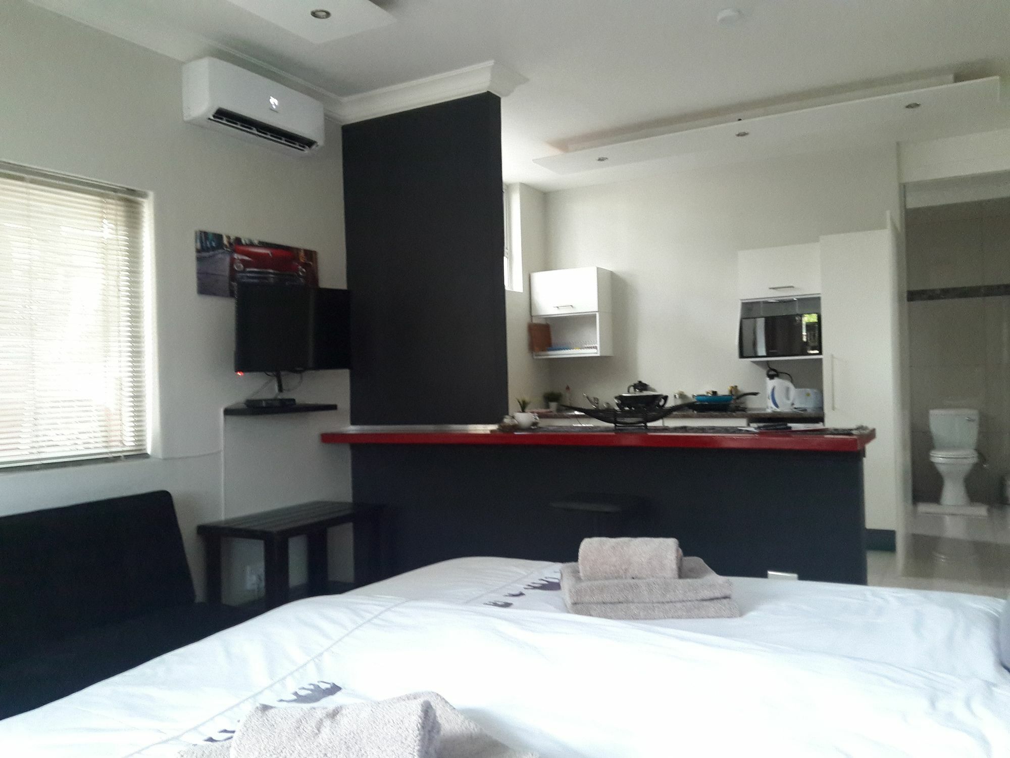 Отель Suiderhof Self-Catering Виндхук Экстерьер фото