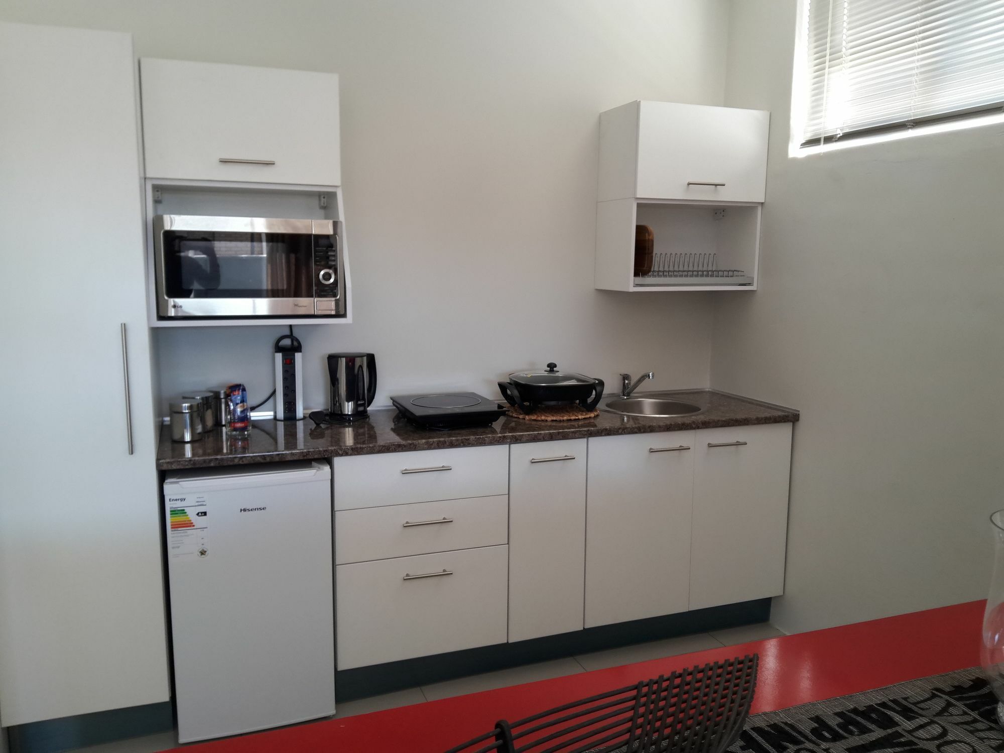 Отель Suiderhof Self-Catering Виндхук Экстерьер фото