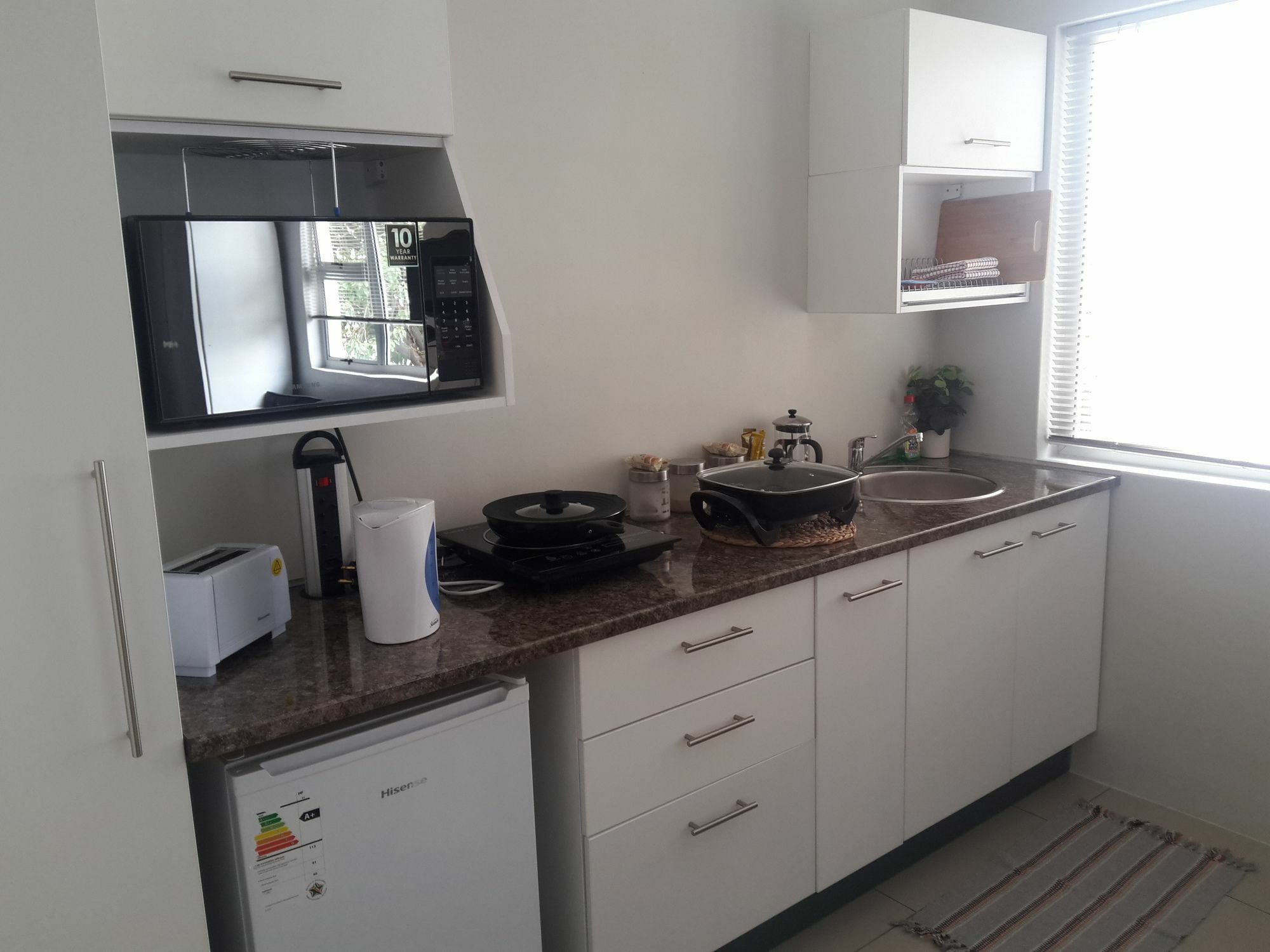 Отель Suiderhof Self-Catering Виндхук Экстерьер фото