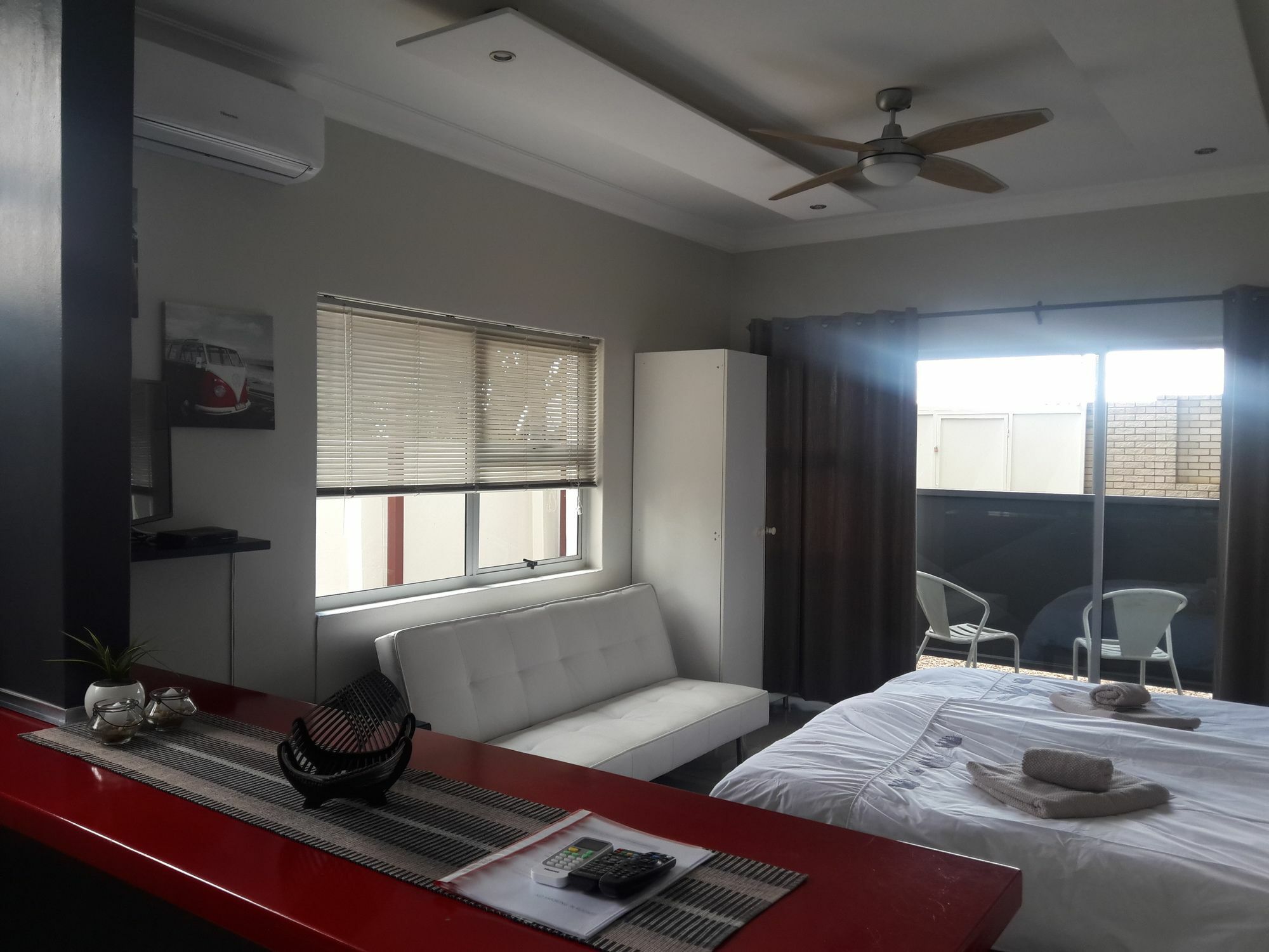 Отель Suiderhof Self-Catering Виндхук Экстерьер фото